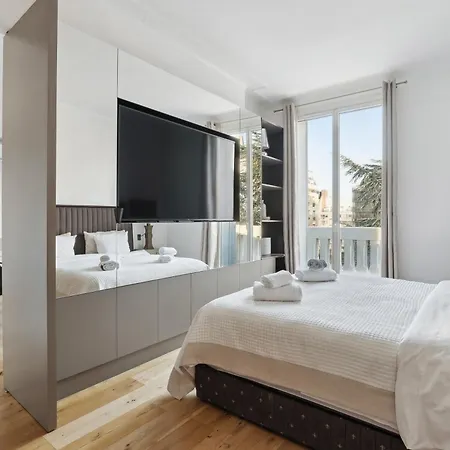 Apartment Luxueux Avec Terrasse Et Jacuzzi *