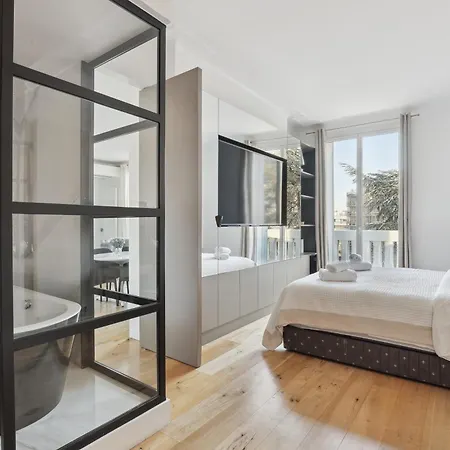 Apartment Luxueux Avec Terrasse Et Jacuzzi Paris